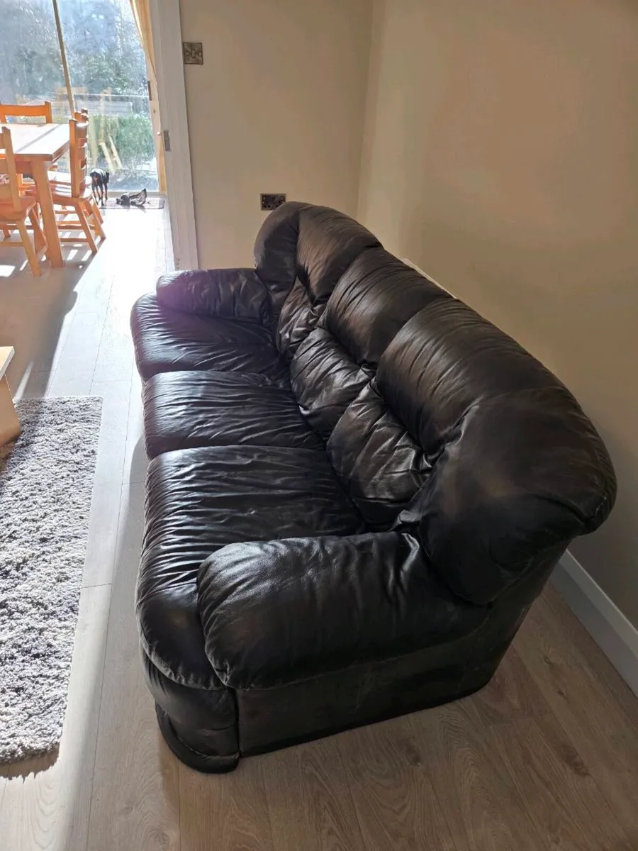 Black leather couch - Image 2