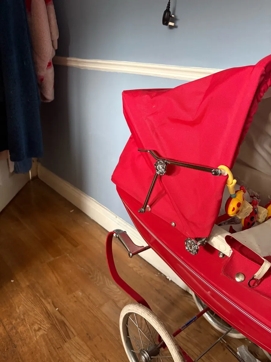 Silver cross dolls pram - Image 4
