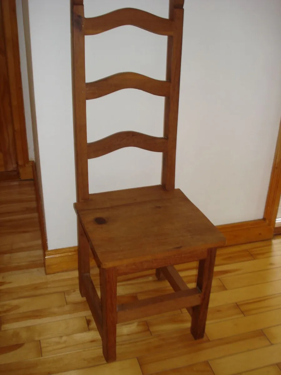 OLD SOLID WOODEN LADDER BACK STYLED HALL CHAIR. - Image 2