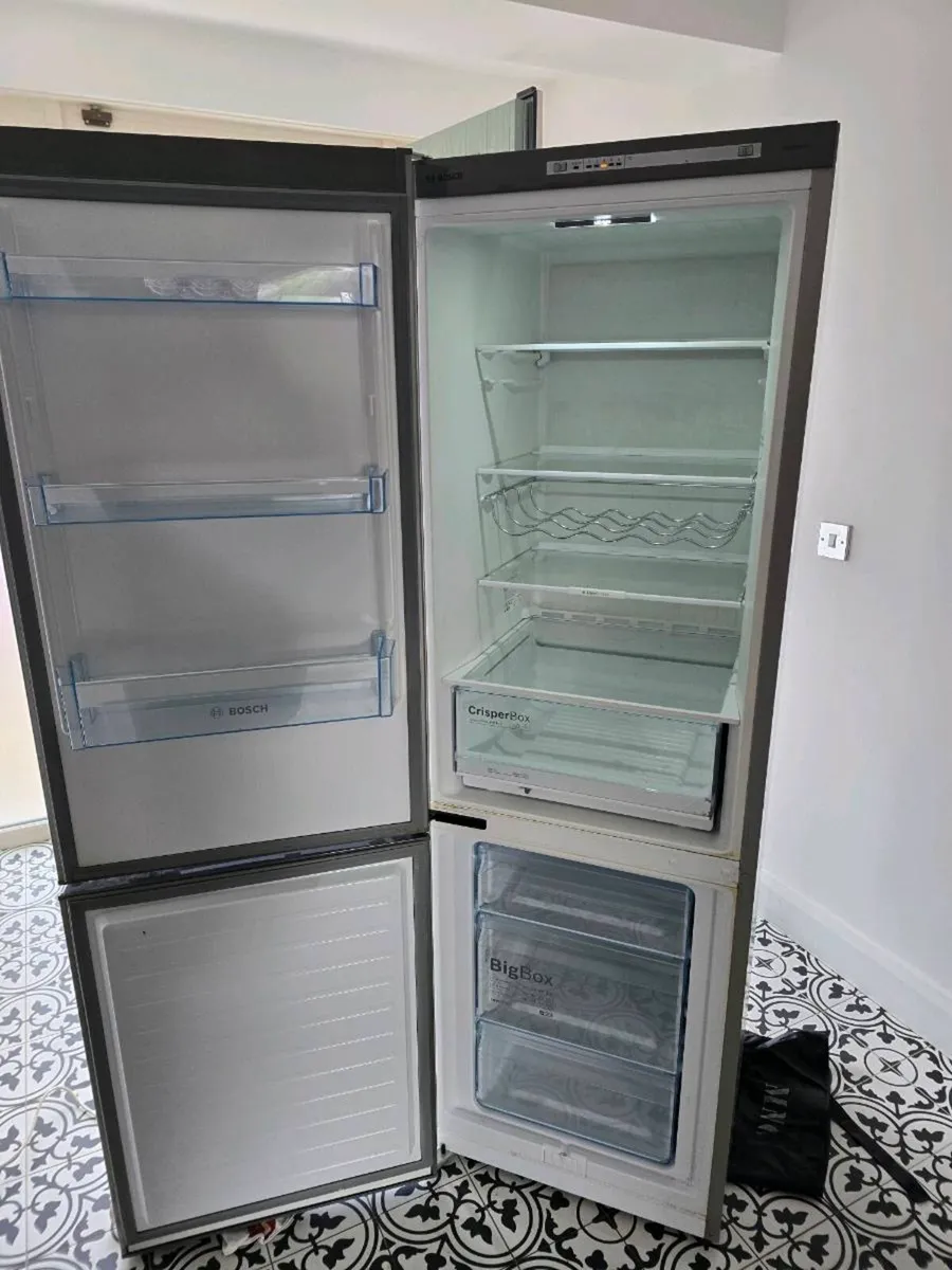 Bosch fridge freezer - Image 2