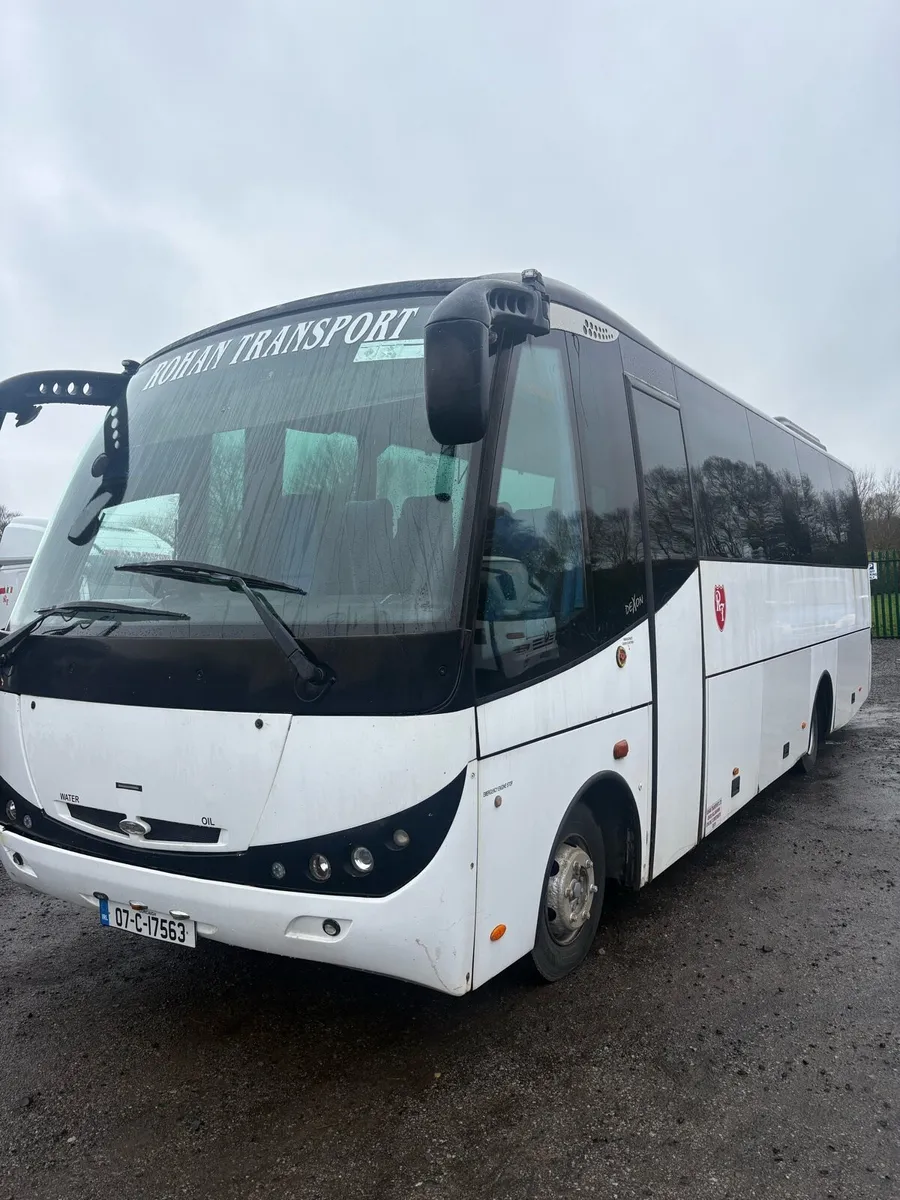 Man 36 seater - Image 1