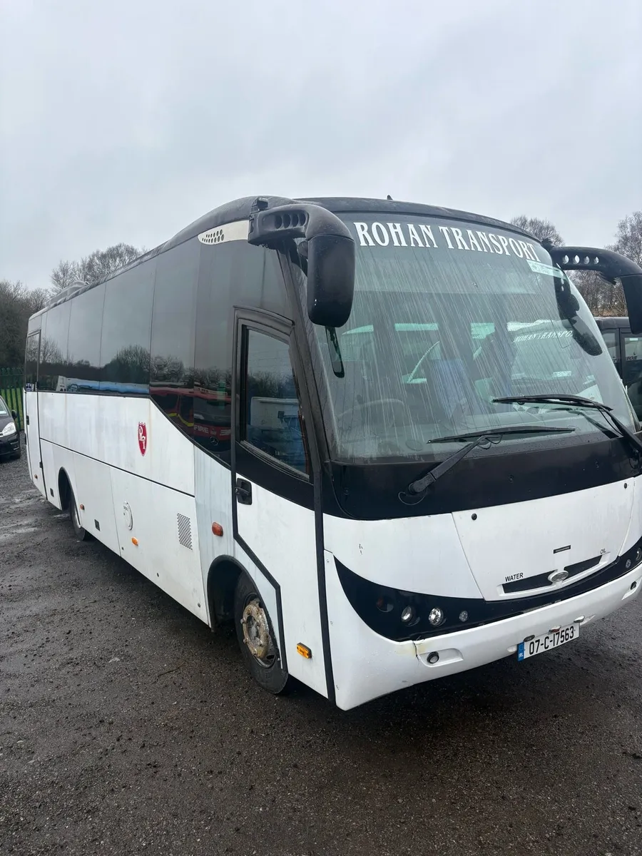 Man 36 seater - Image 2