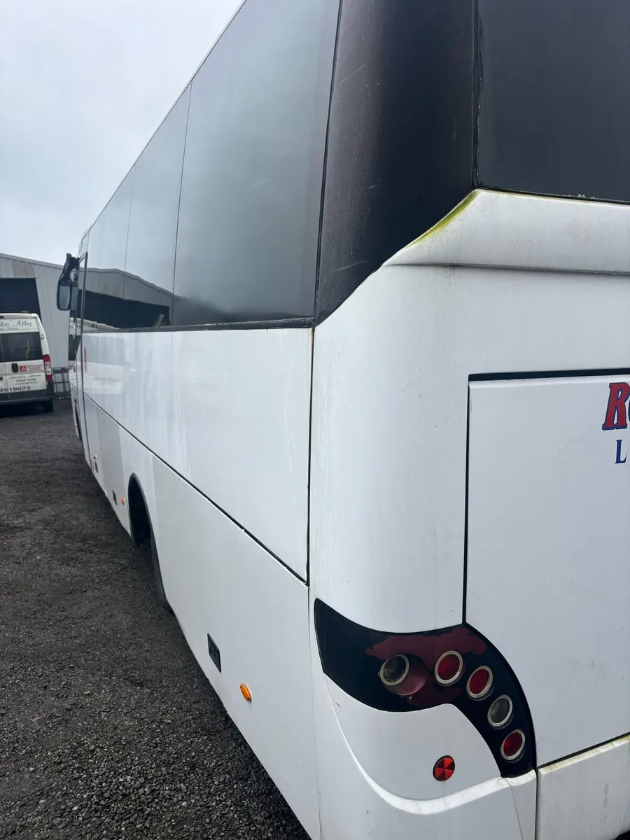 Man 36 seater - Image 4