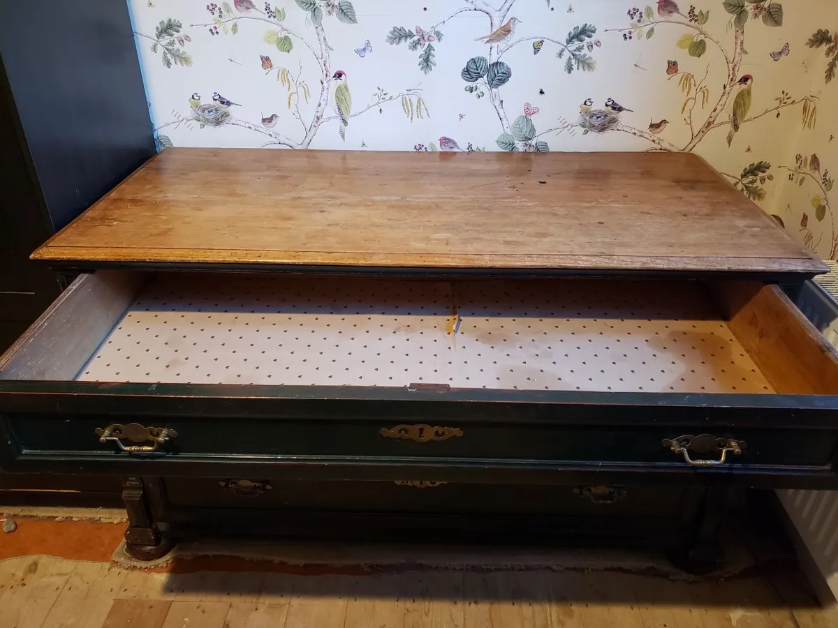 Antique Dresser, 3 couches & wardrobe - Image 2