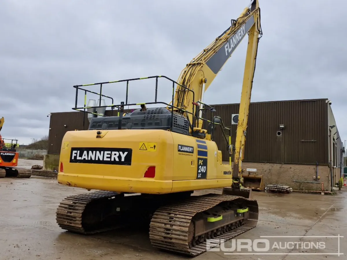 2018 Komatsu PC240LC-11 - Image 2