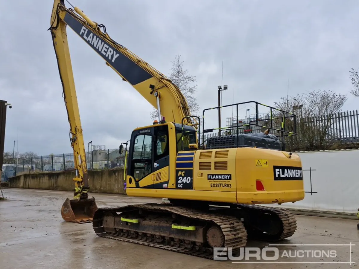 2018 Komatsu PC240LC-11 - Image 3