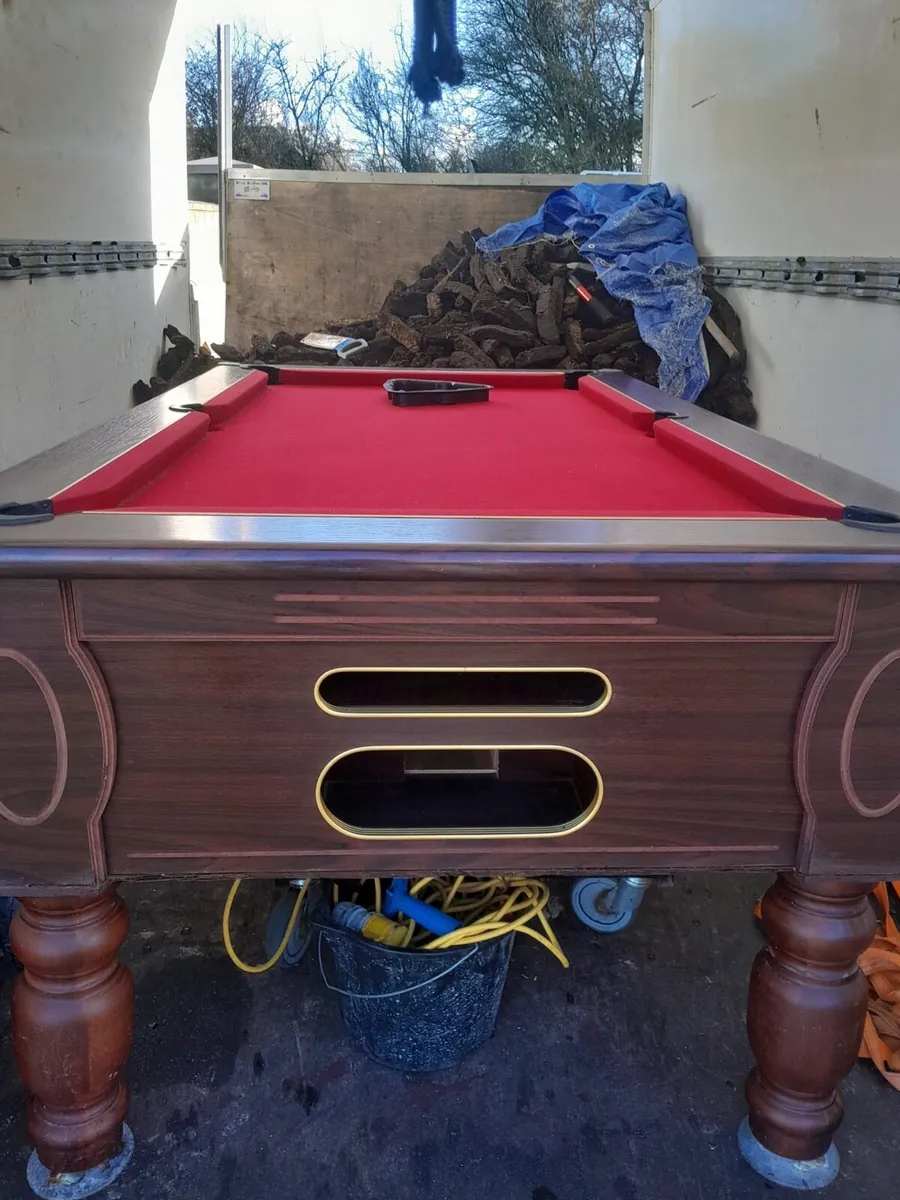 Pool table - Image 1