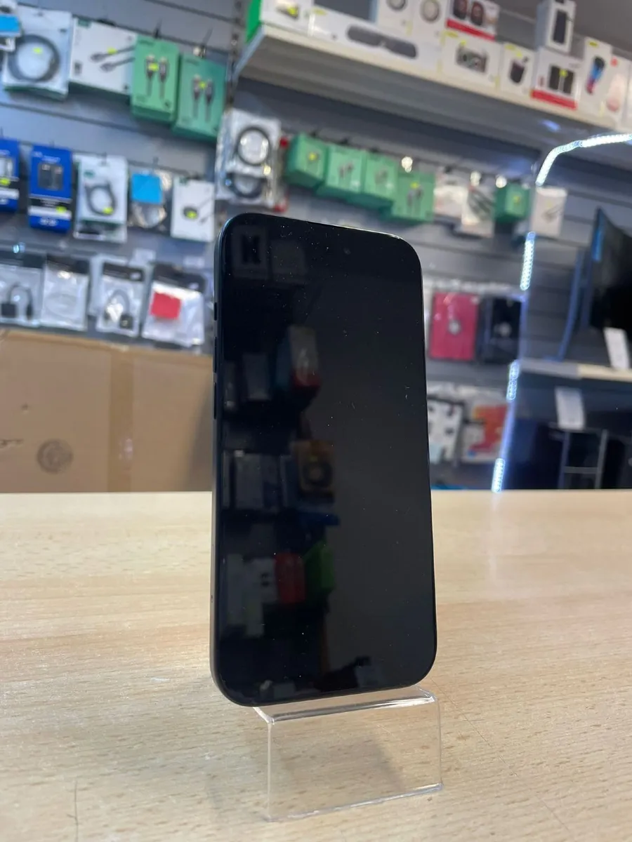 Apple iPhone 15 Black 128GB - Image 3
