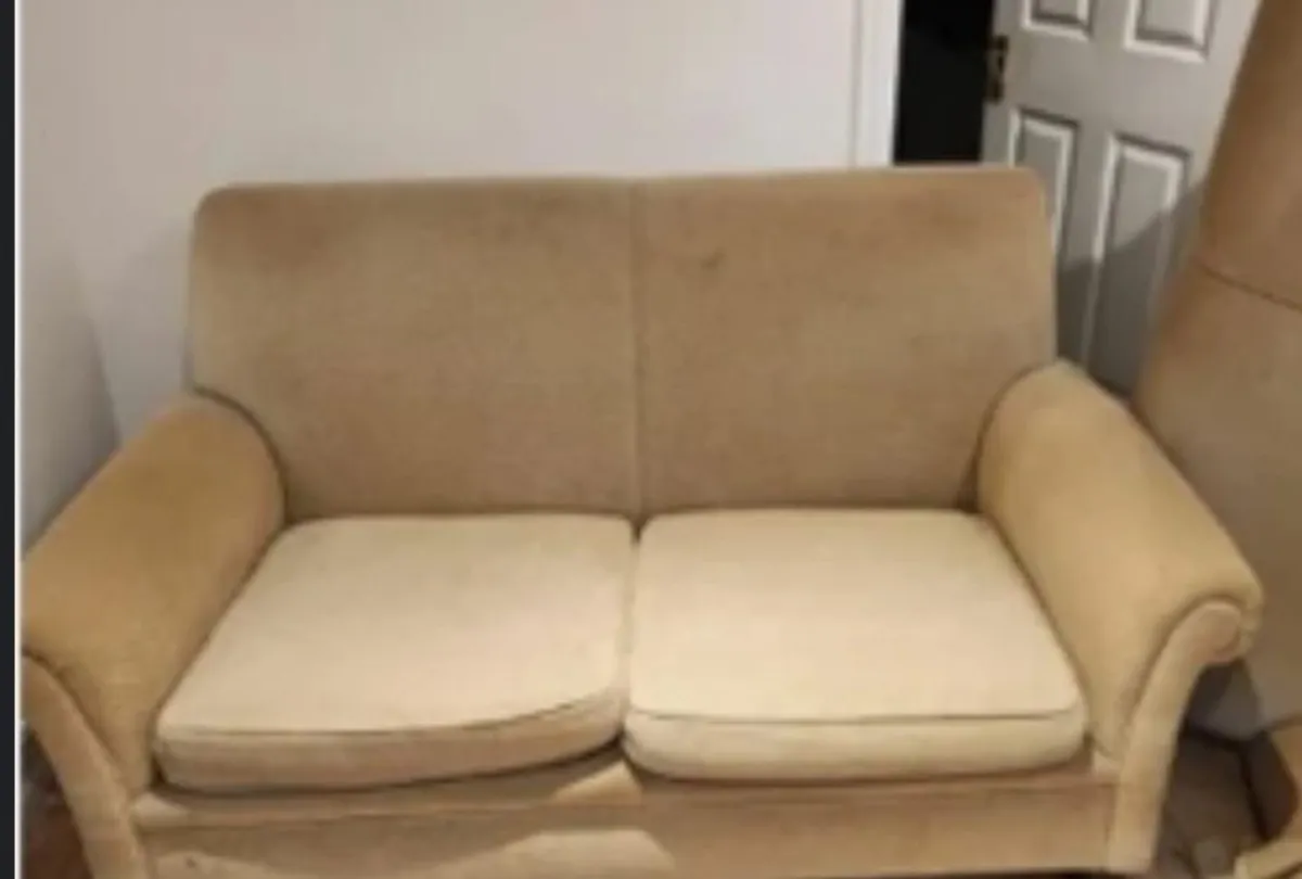 Antique Dresser, 3 couches & wardrobe - Image 3