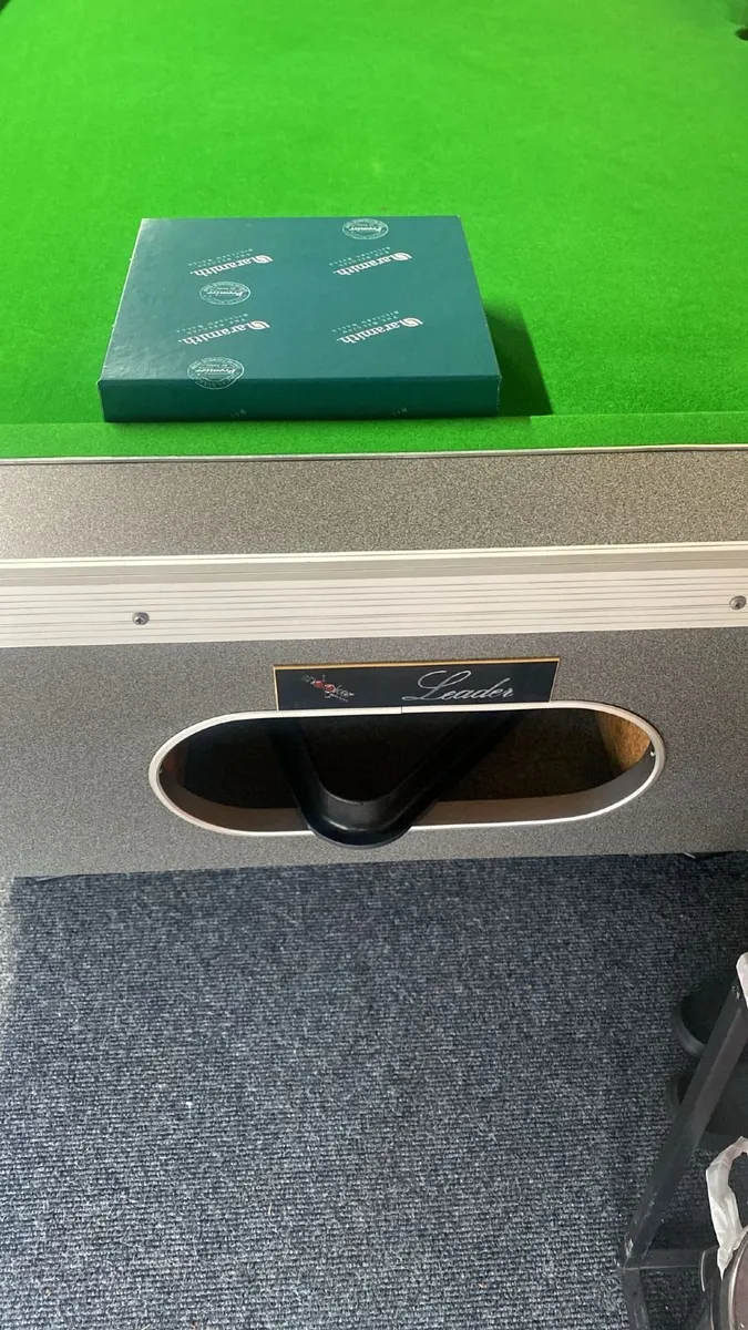 Pool table - Image 2