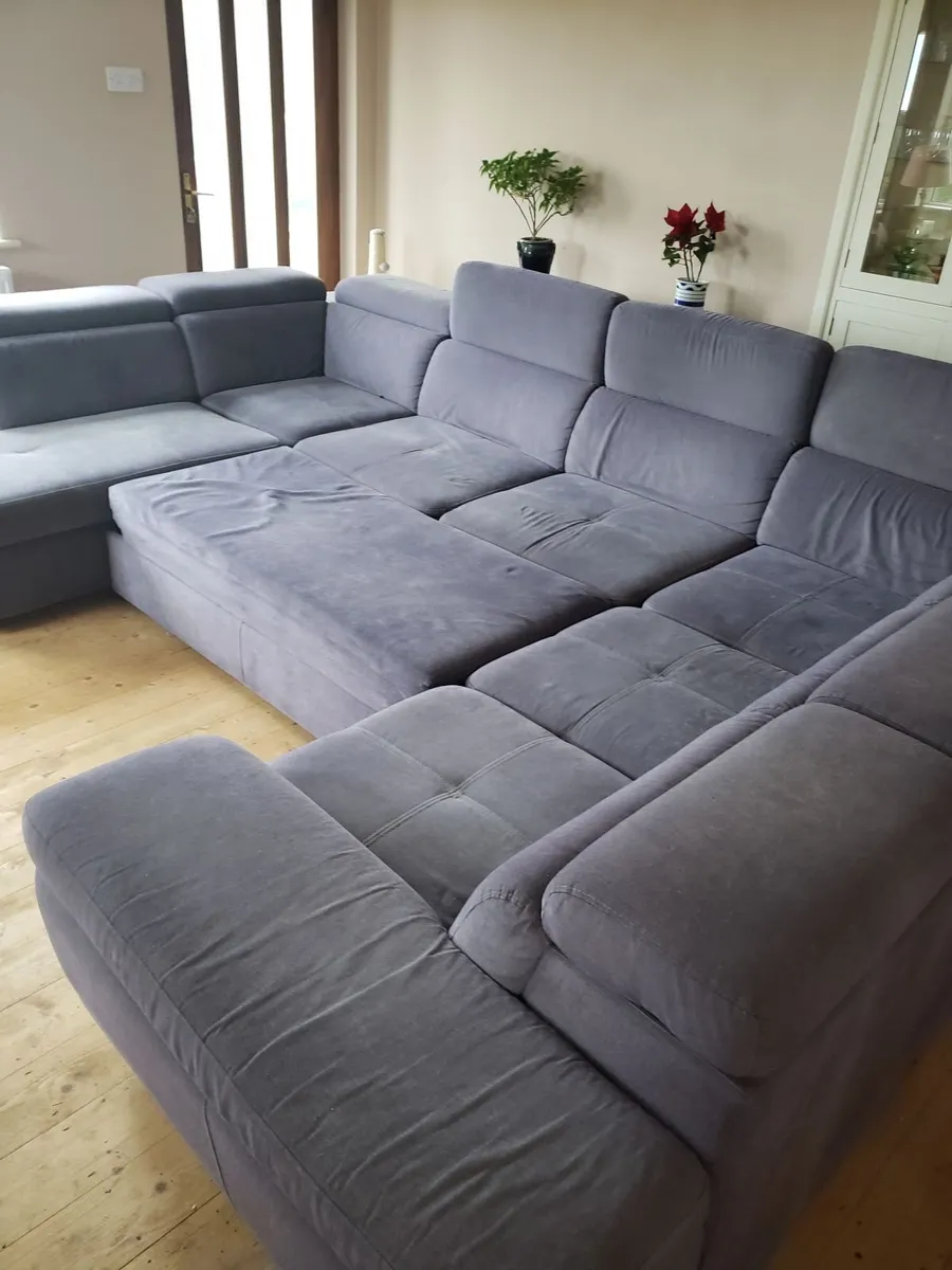 Antique Dresser, 3 couches & wardrobe - Image 4