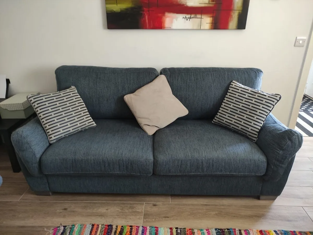 3 Couches for sale in perfect condition & pillows! - Image 1