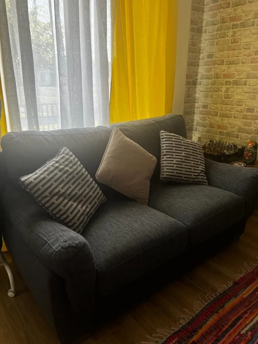 3 Couches for sale in perfect condition & pillows! - Image 3
