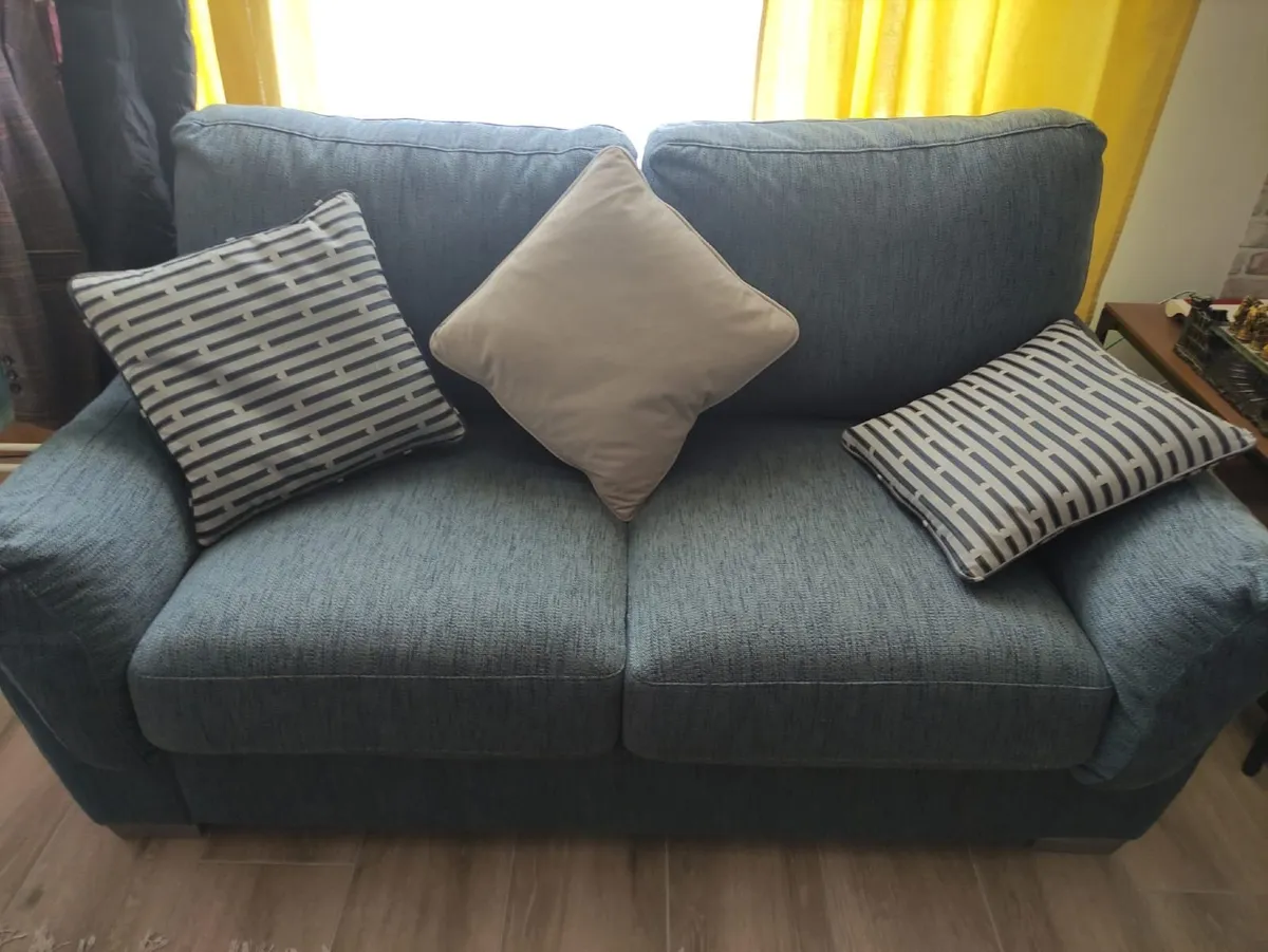 3 Couches for sale in perfect condition & pillows! - Image 4