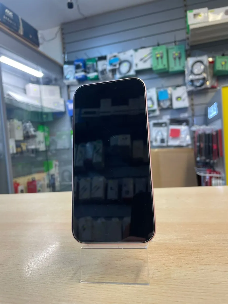 Apple iPhone 15 Pink 128GB - Image 3