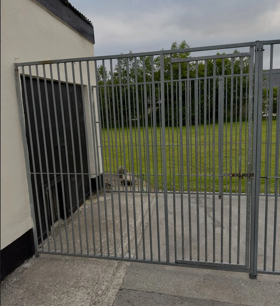 2M Dog Run Panels x5 (one with door) - Image 4