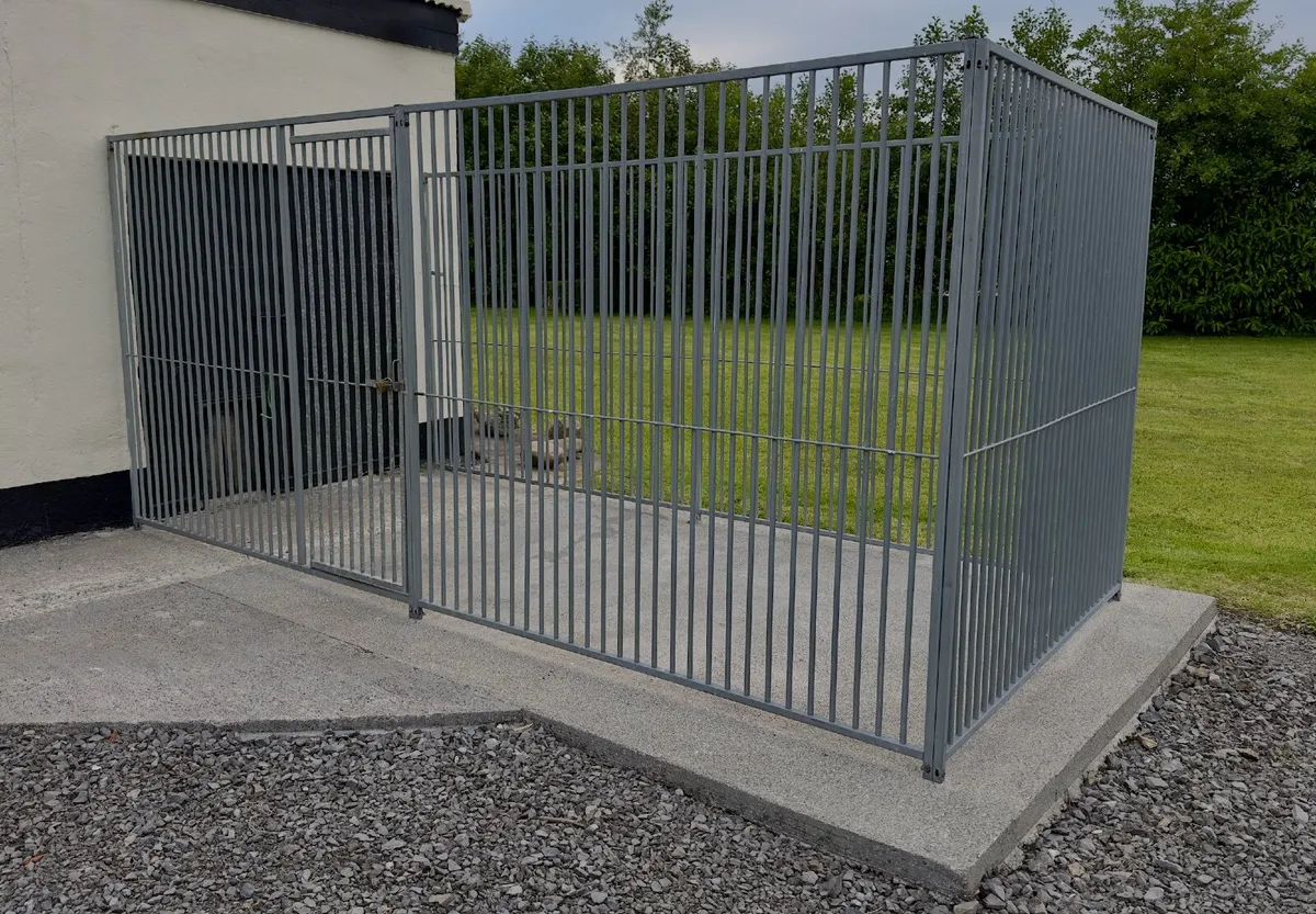 2M Dog Run Panels x5 (one with door) - Image 1