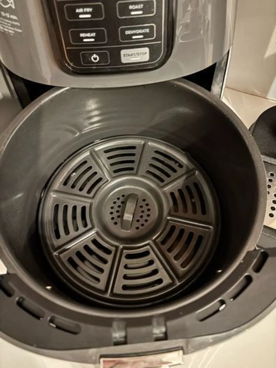 Ninja Air Fryer AF100UK – Excellent Condition - Image 4