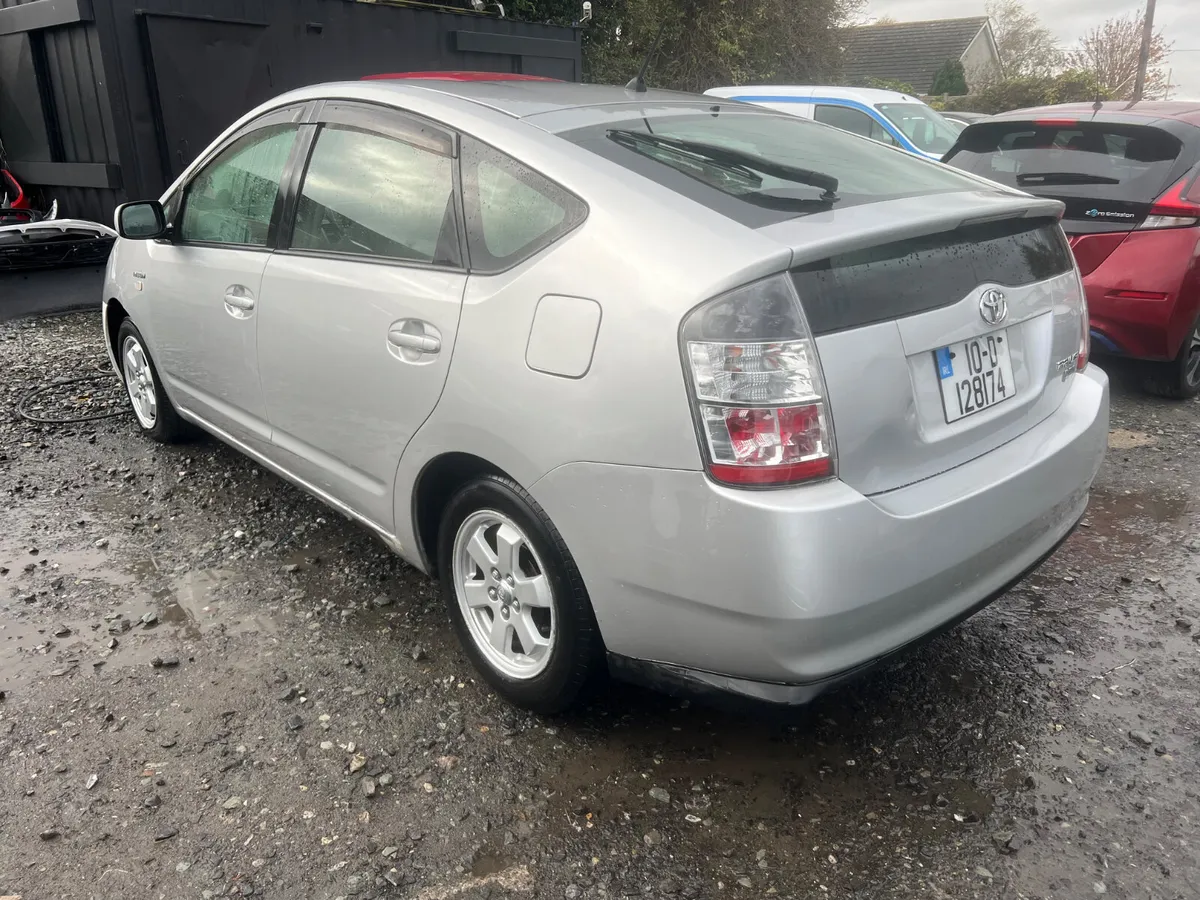 2010 Toyota Prius 1.5 Hybrid - Image 2
