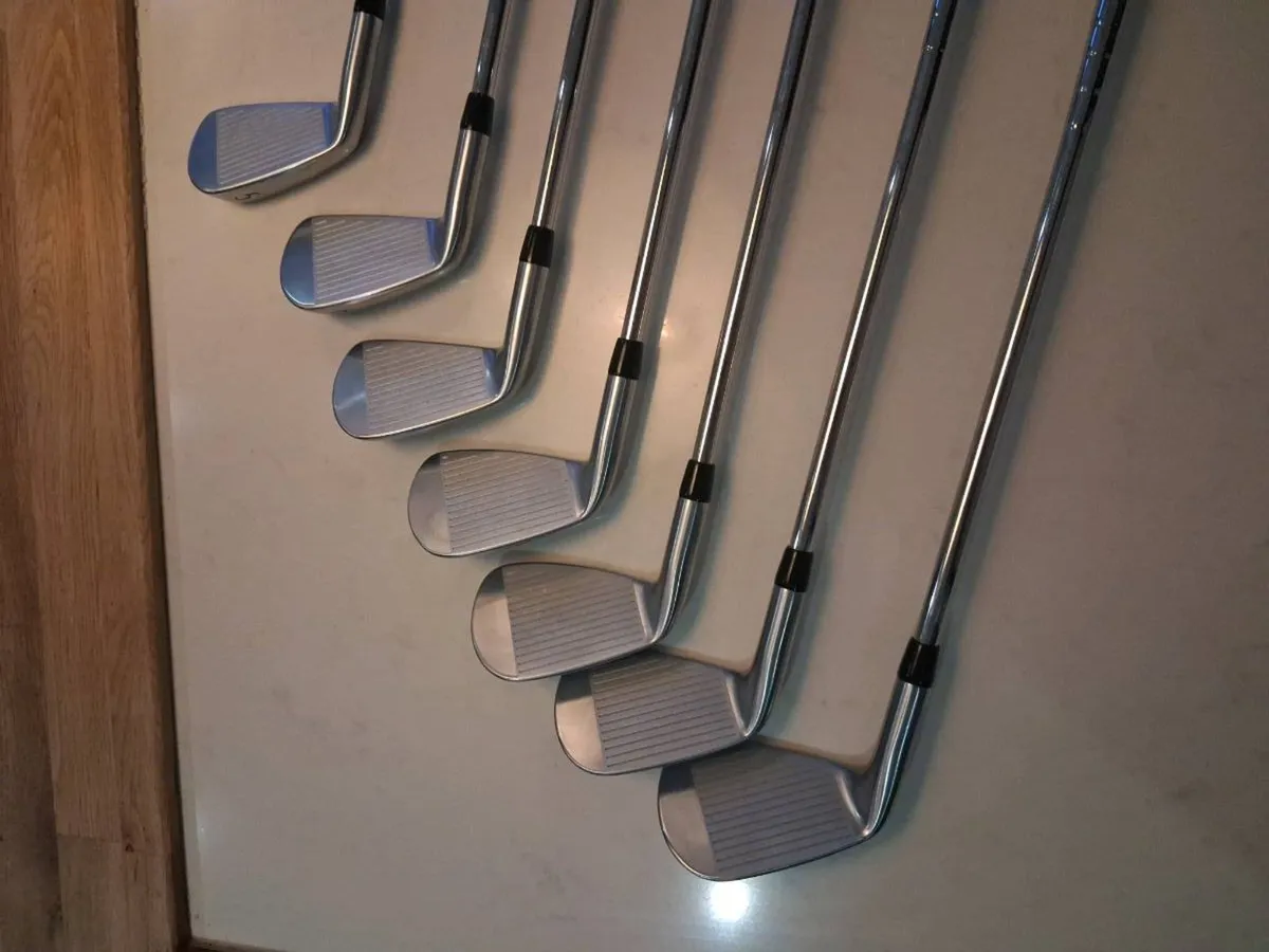 2026 Titleist T250 4G 5-GW AMT Red - Image 2