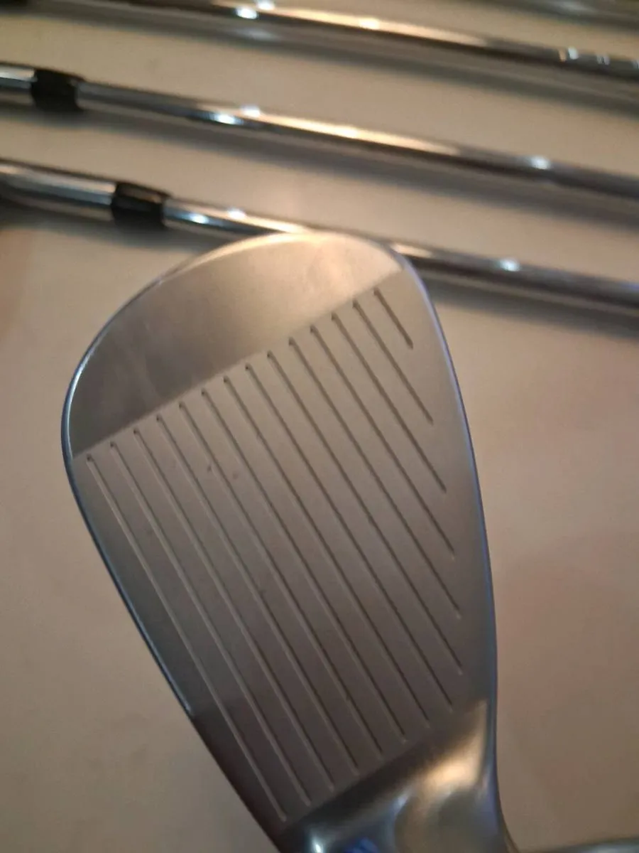 2026 Titleist T250 4G 5-GW AMT Red - Image 3