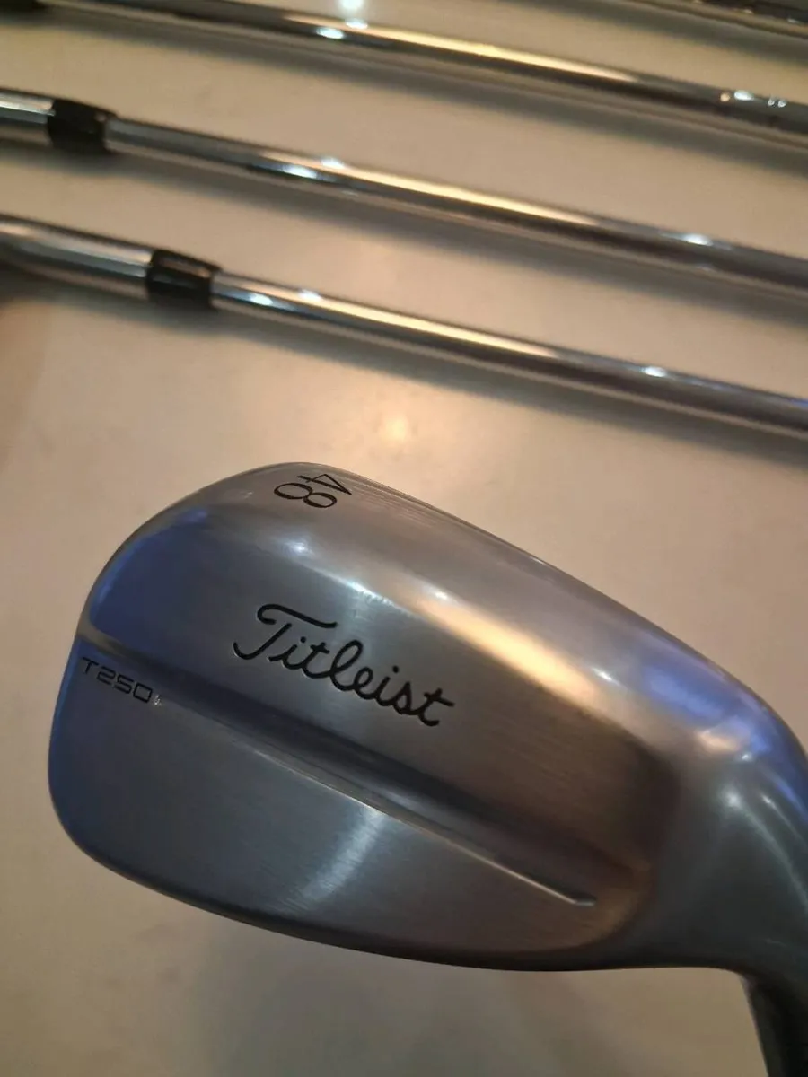 2026 Titleist T250 4G 5-GW AMT Red - Image 4