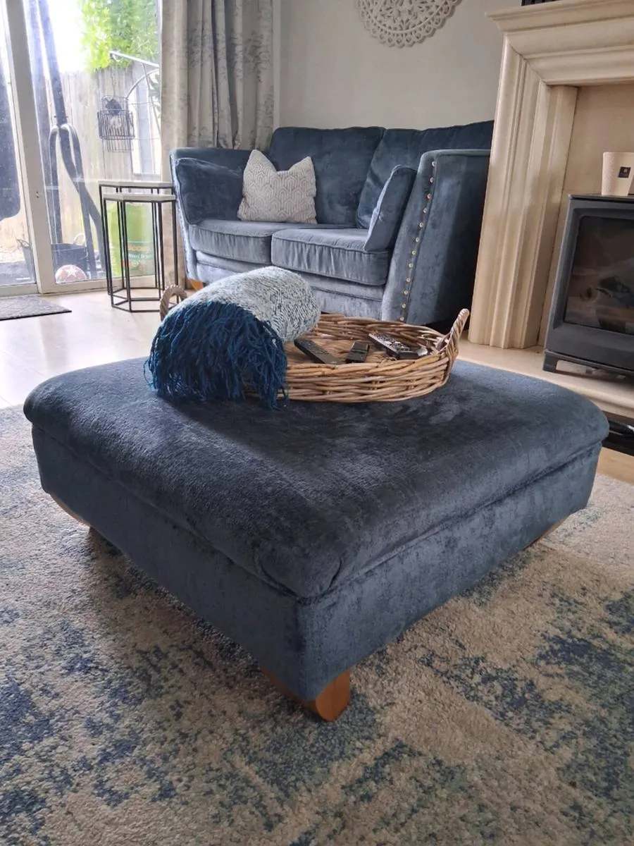 Lorenzo Sofa Set & Ottoman - Image 3