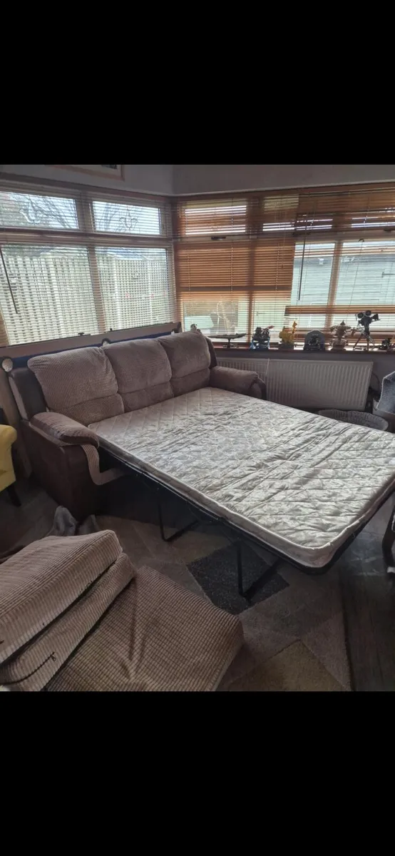 Large sofabed - Image 3