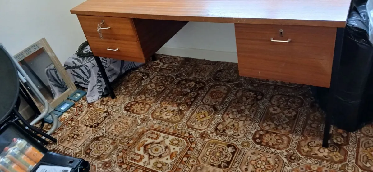Office desk.  Two lots of drawers. Lockable. - Image 4