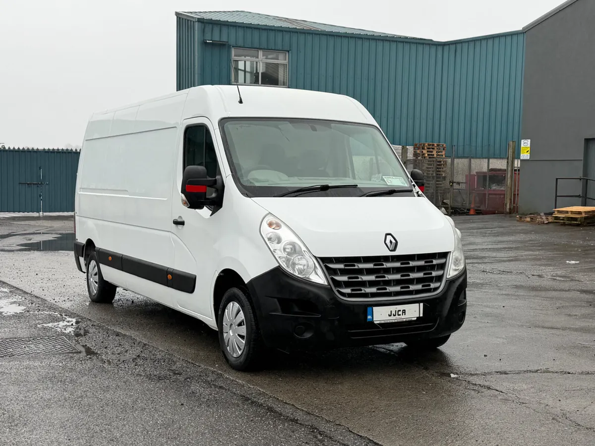 ABSOLUTELY IMMACULATE 2014 LWB MASTER - Image 1