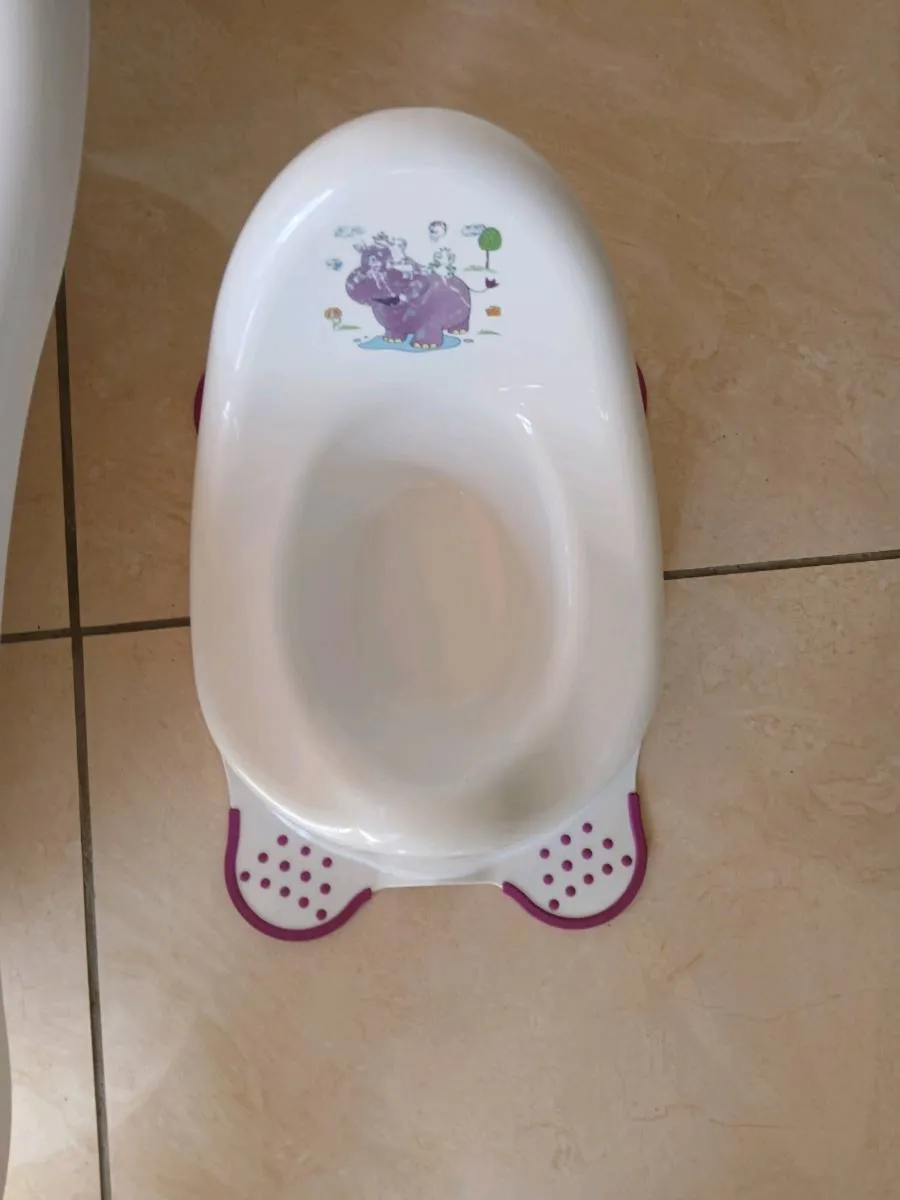 Baby bath + potties. - Image 2