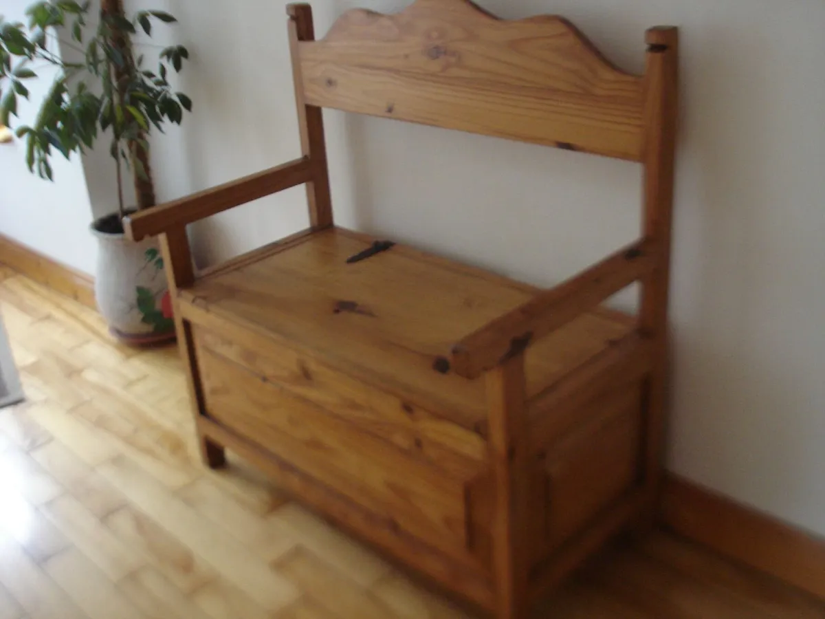 OLD MEXICAN PINE MONKS BENCH WITH STORAGE SPACE. - Image 1