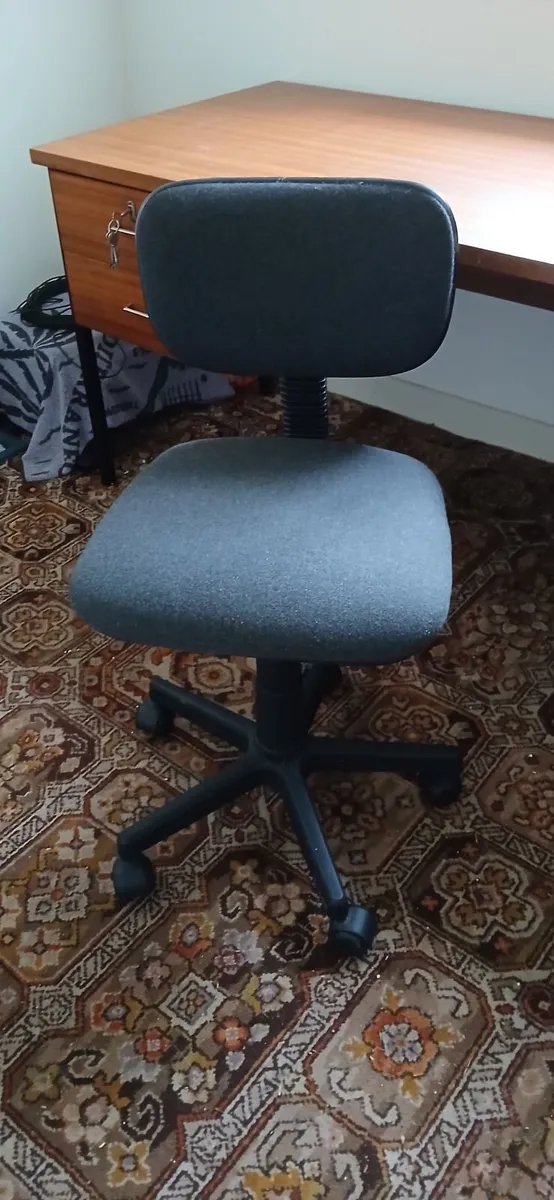Office chair - Image 1