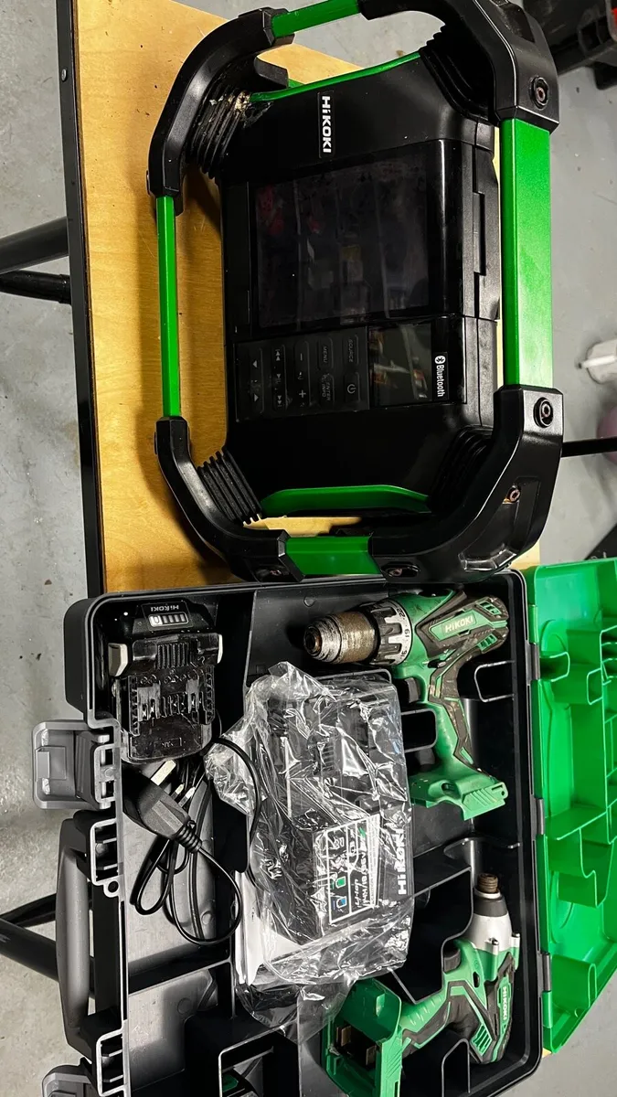 Hikoki drill impact gun and radio