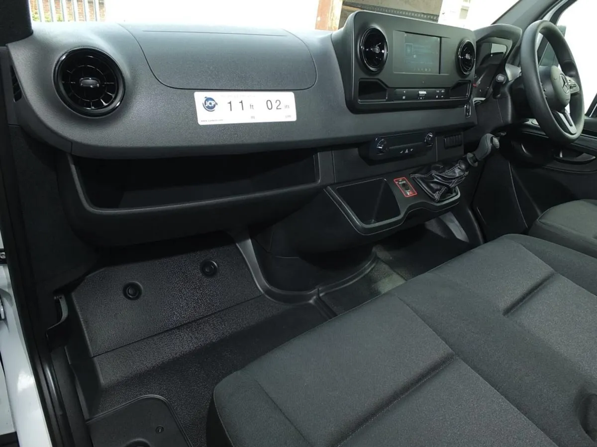2023 Mercedes-Benz Sprinter Luton Box Van - Image 4