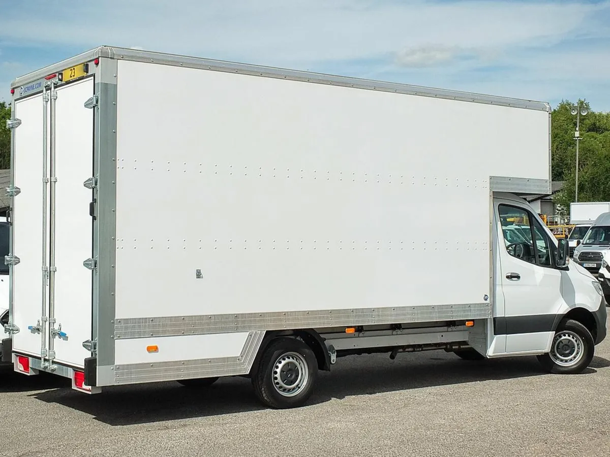 2023 Mercedes-Benz Sprinter Luton Box Van - Image 3