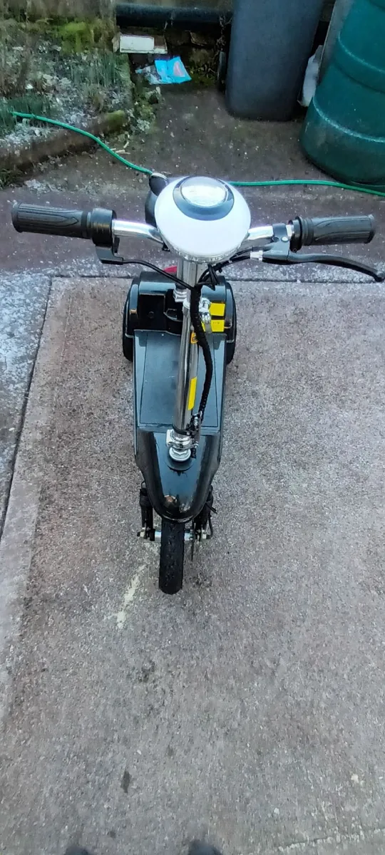 Mobility scooter - Image 1
