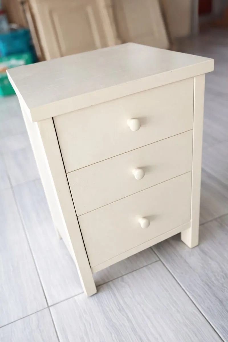 Solid bedside locker