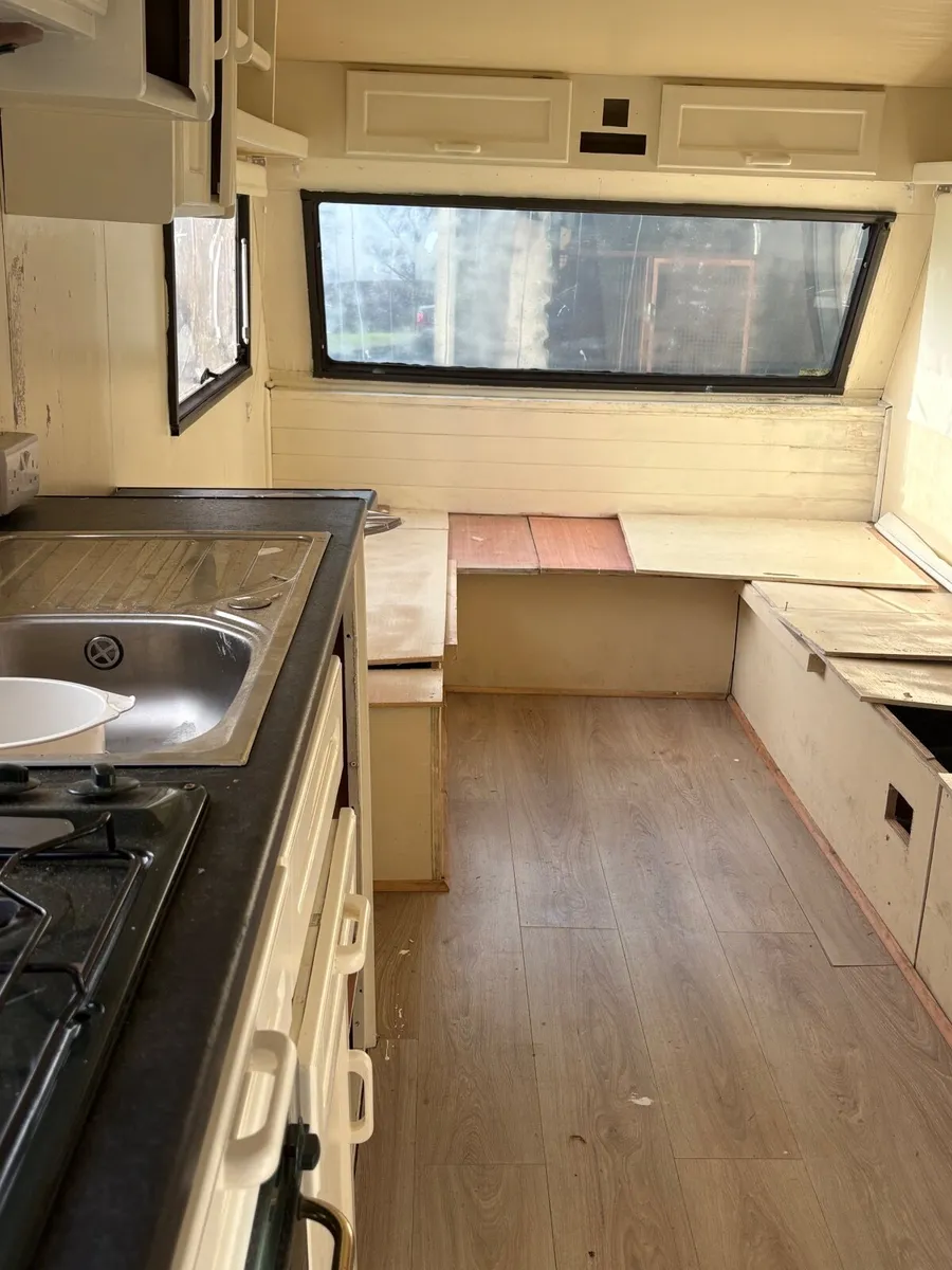 Caravan - Image 4