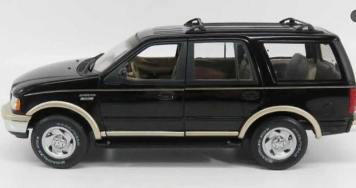 Ford Expedition 1/18 - Image 3