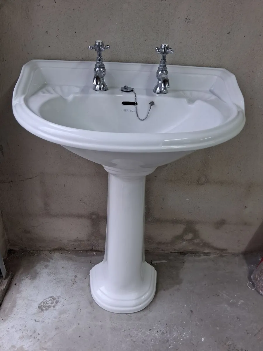 Bathroom Heritage sink - Image 2