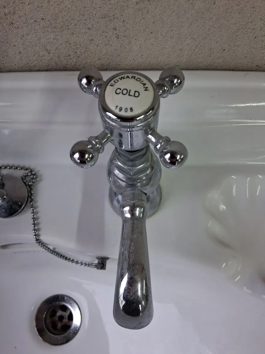 Bathroom Heritage sink - Image 1