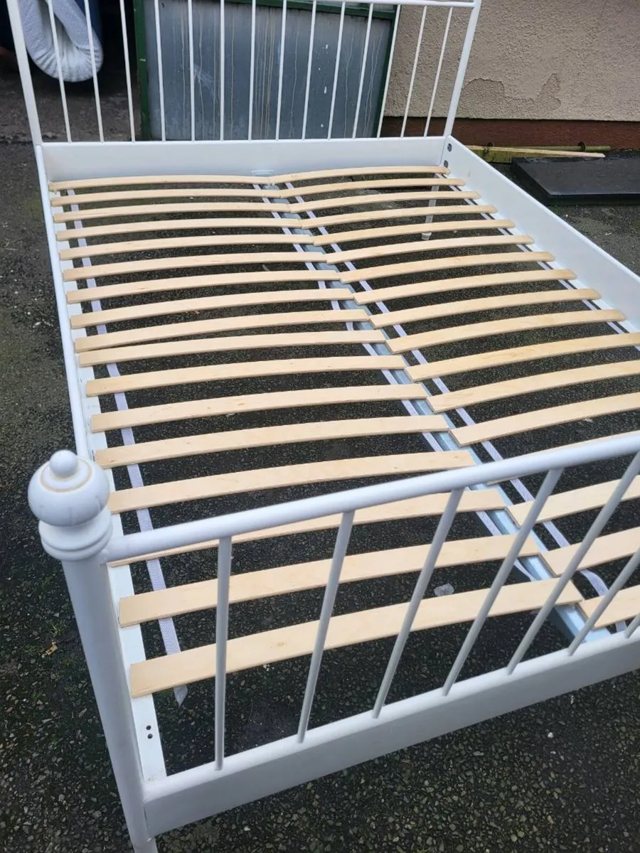 King-size bed & mattresses perfect condition - Image 1