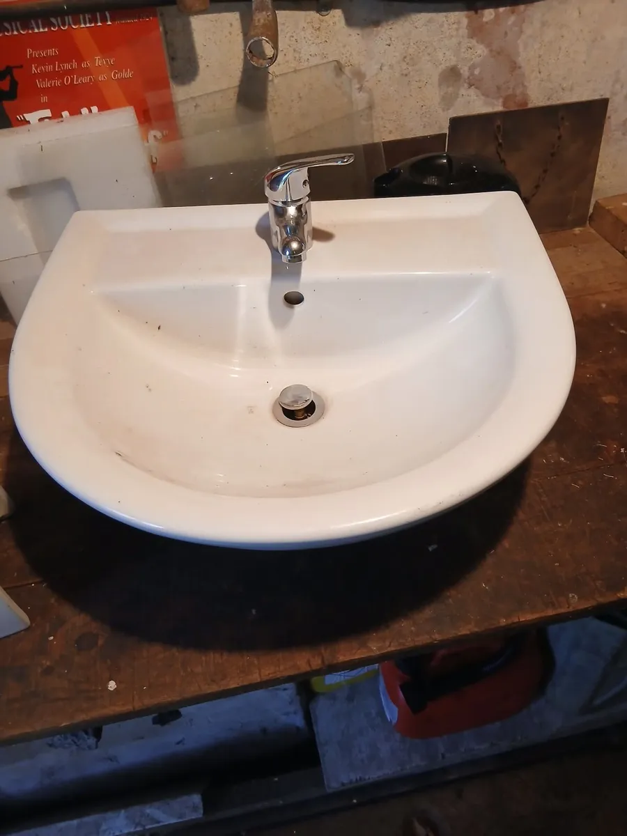 new white bath with taps. new white sink with tap. - Image 2