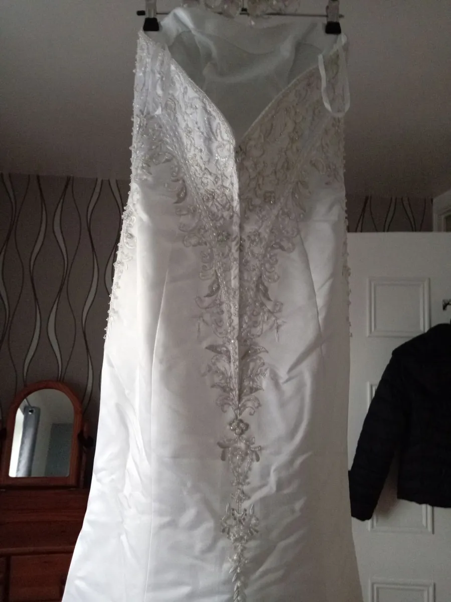 Wedding dress - Image 3