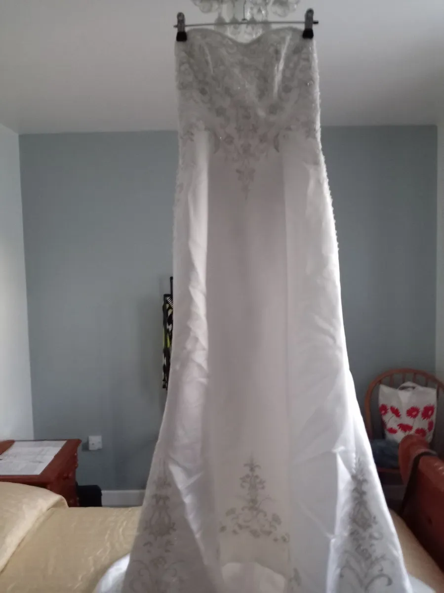 Wedding dress - Image 4