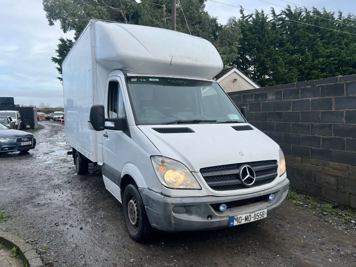 2010 Mercedes Springer Box Body Drive Away - Image 2