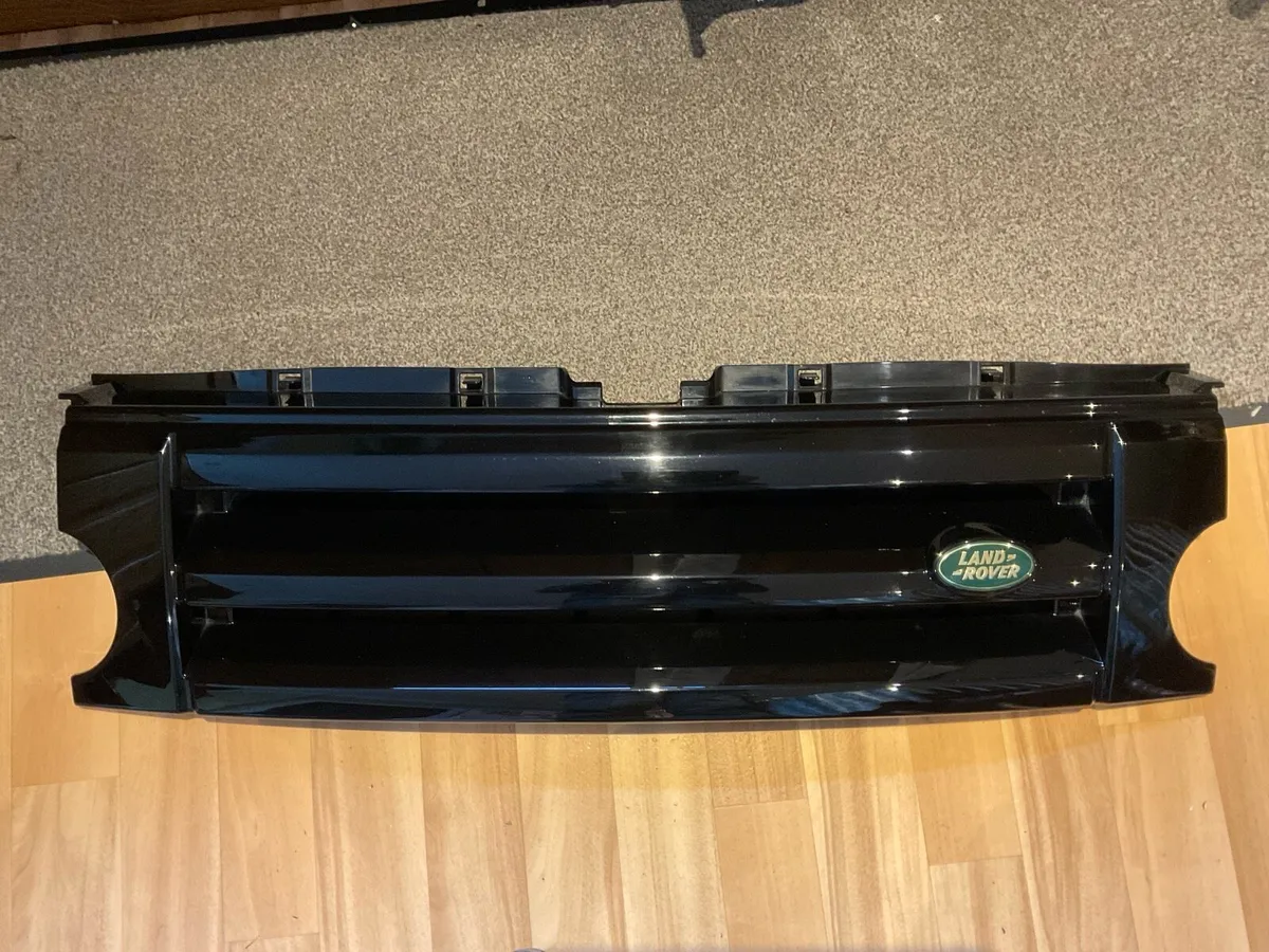 Genuine Land Rover discovery front grille.