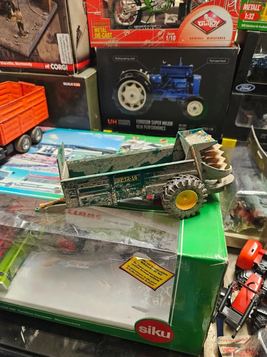 Britain's Siku Manure Spreader