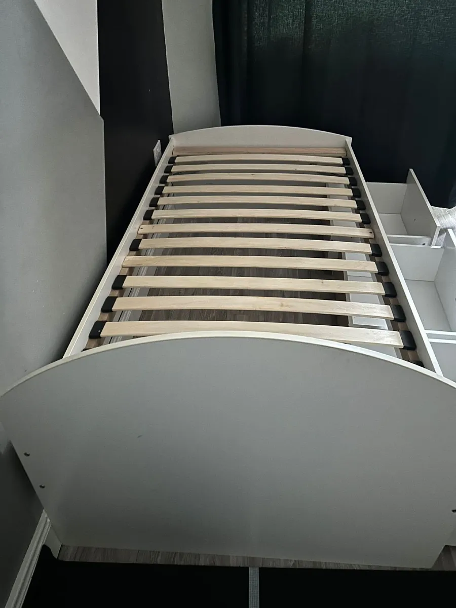 Single bed 3 large pull out drawers - Image 3